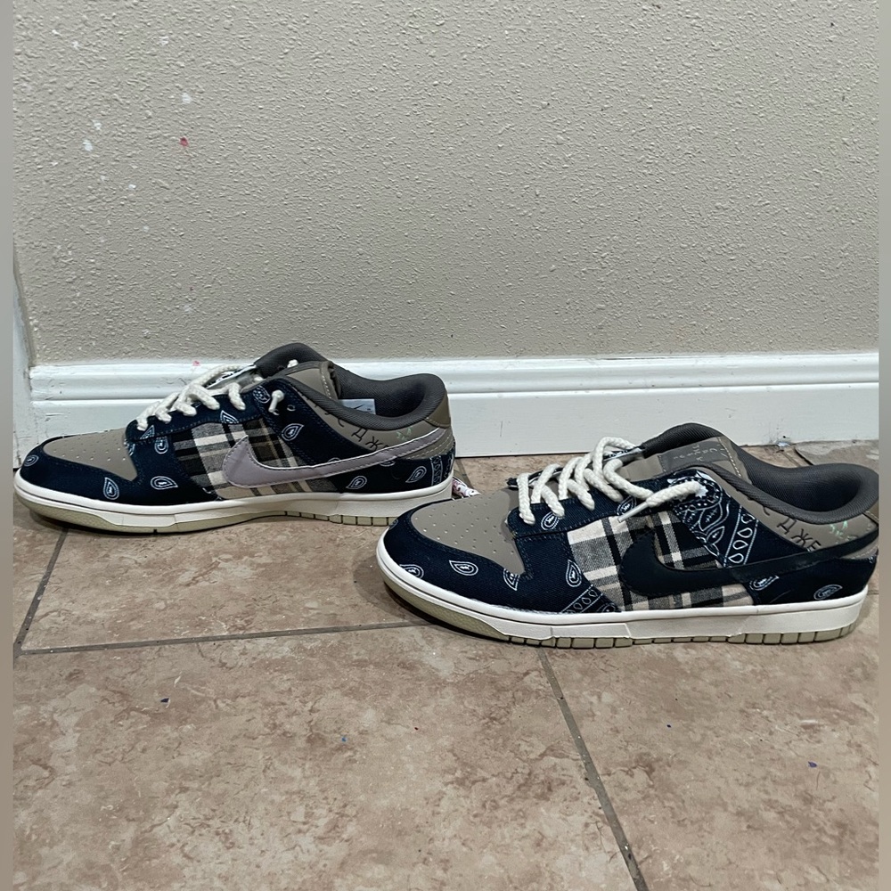 Nine SB dunk low x Travis Scott Size 12.5